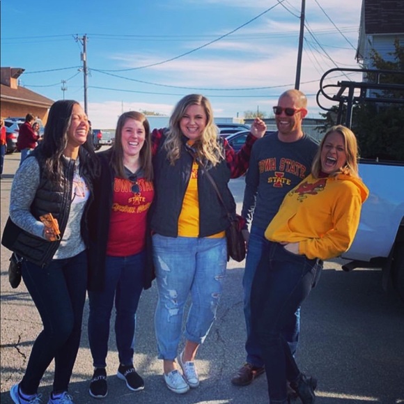 Meet your Posher, Madison - Picture 3 of 6